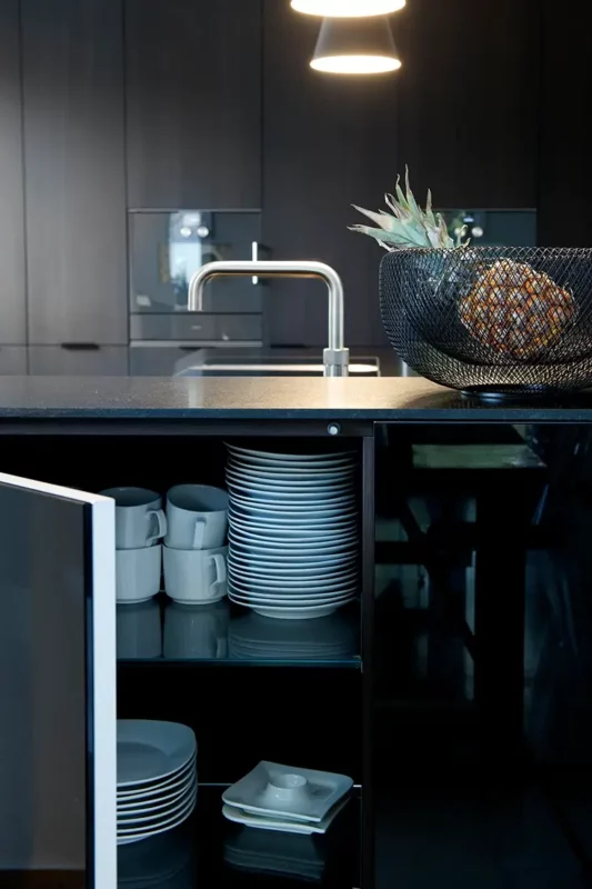Gourmet Küchenplanung mit Raumtrenner inklusive zusätzlichem Stauraum